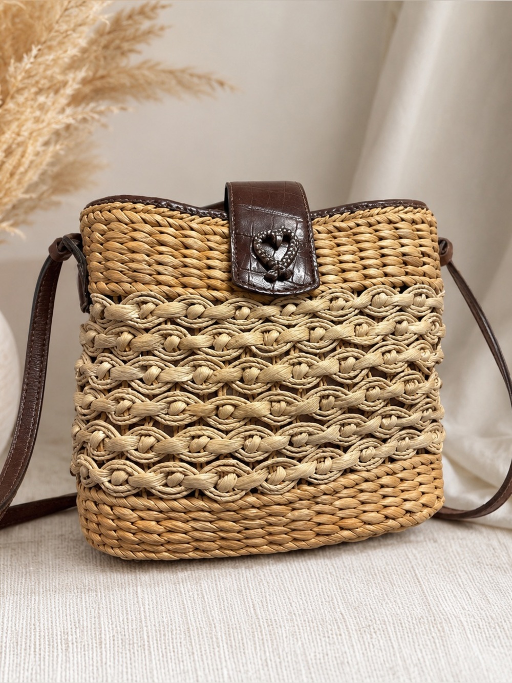Brighton Shoulder bag
Straw detail 
Gently Used